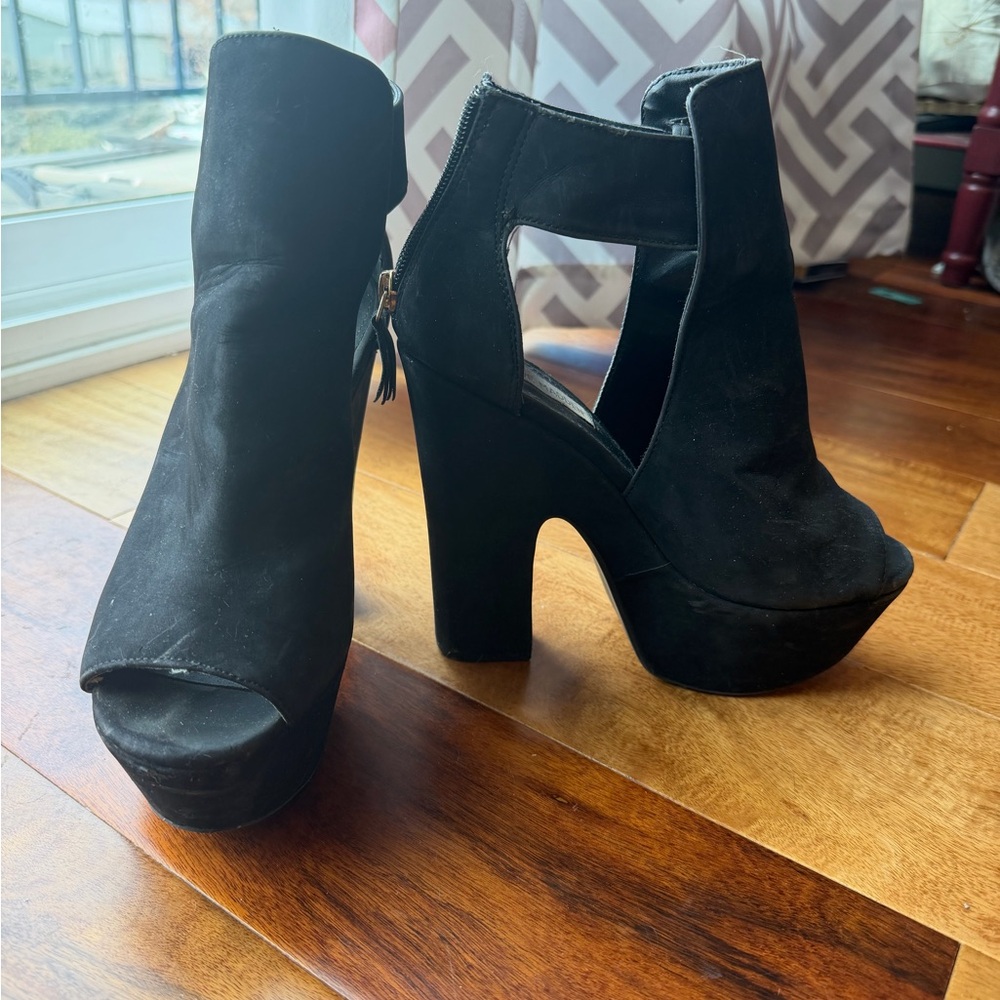 Steve Madden Platform Heeled Booties 🖤👠